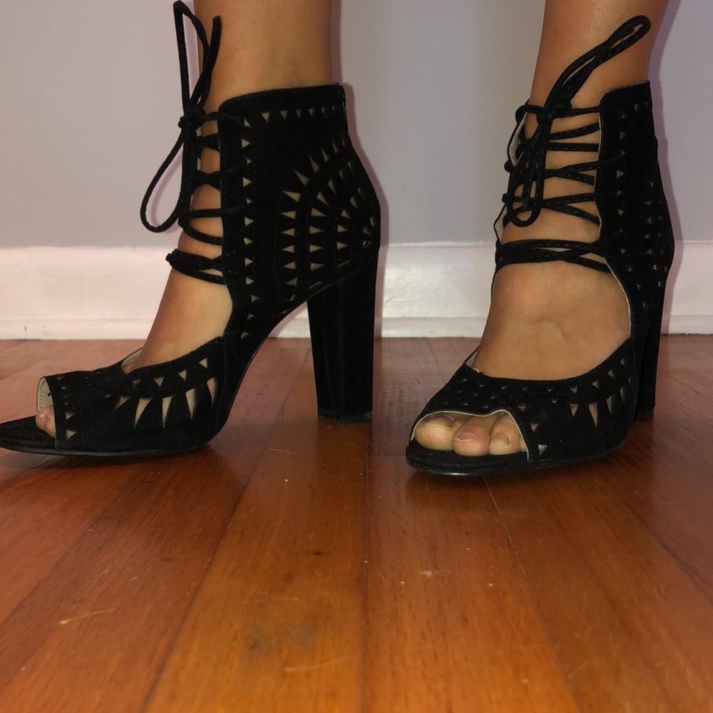 Laser cut Aztec design Heels - Picture 6 of 9